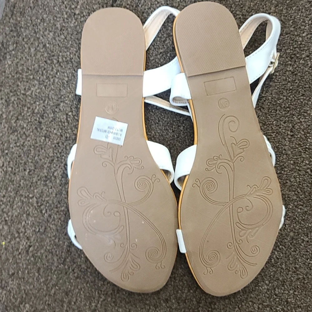 Sandals - Picture 2 of 3